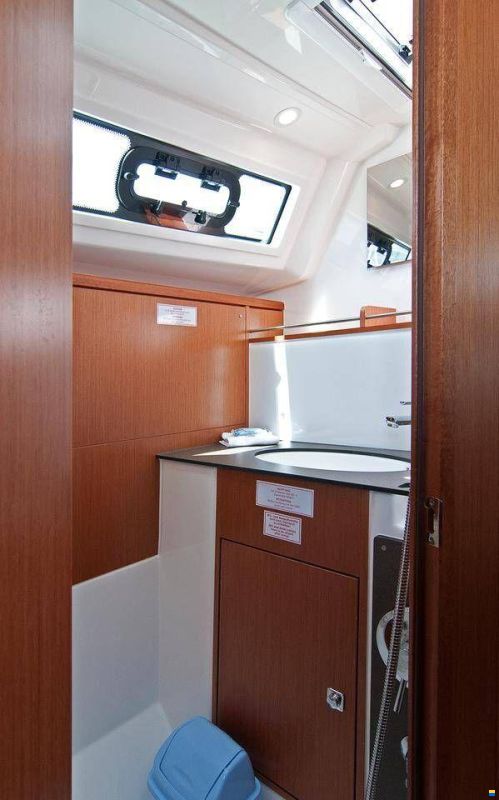 Bavaria Cruiser 37
