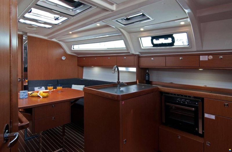 Bavaria Cruiser 37