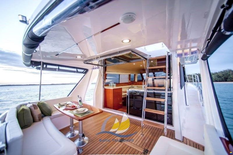 Integrity 380 Fly