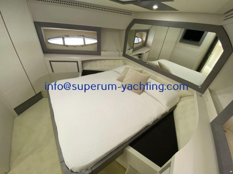 Pershing 72