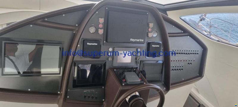 Pershing 72