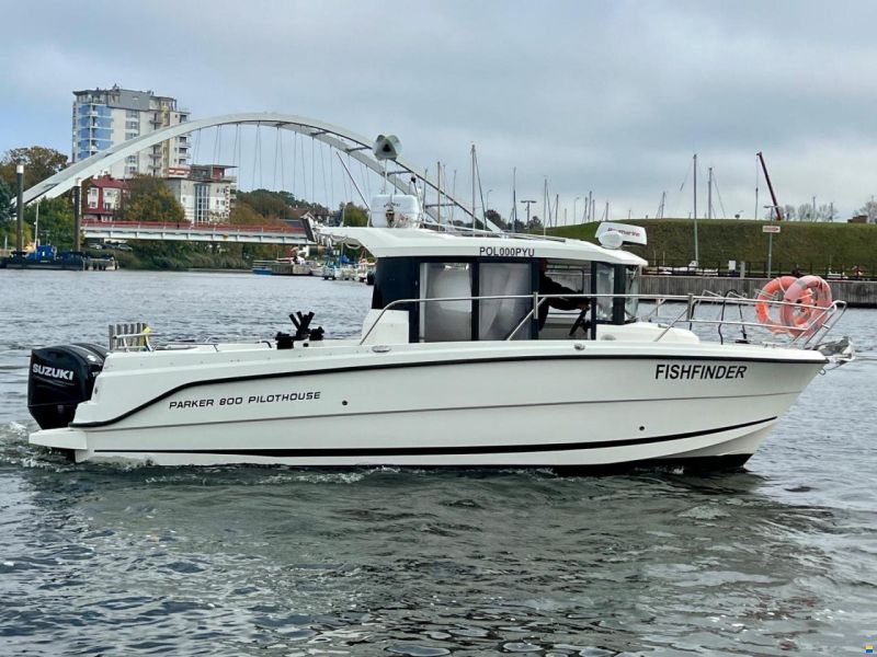 Parker 800 Pilothouse