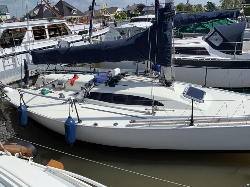 Hunter Formula 28