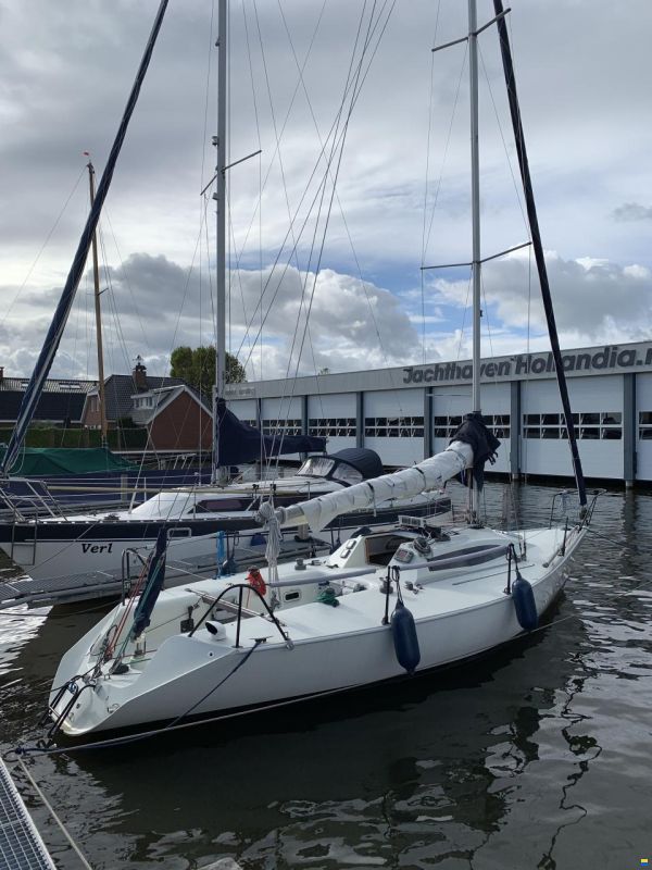 Hunter Formula 28