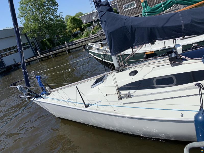 Hunter Formula 28