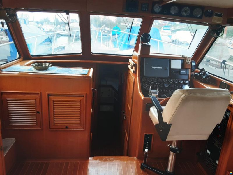 AMS Marine Yachten Trawler 390 mit Fly