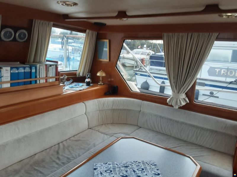 AMS Marine Yachten Trawler 390 mit Fly