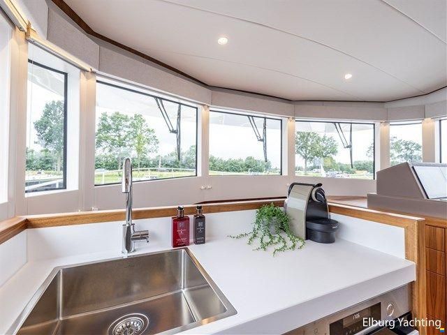 den Hoven Executive 18.50