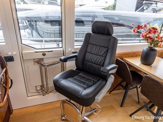 den Hoven Executive 18.50
