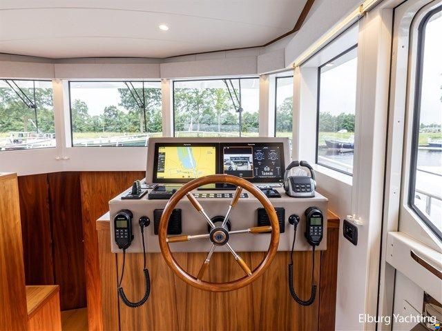 den Hoven Executive 18.50