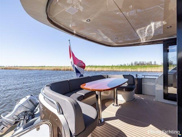 den Hoven Executive 18.50