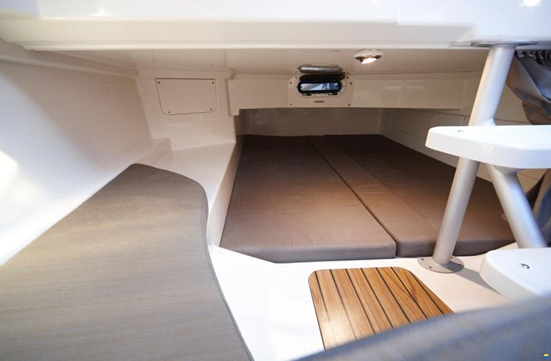 Quicksilver Activ 805 Cruiser with V10 350 Mercury