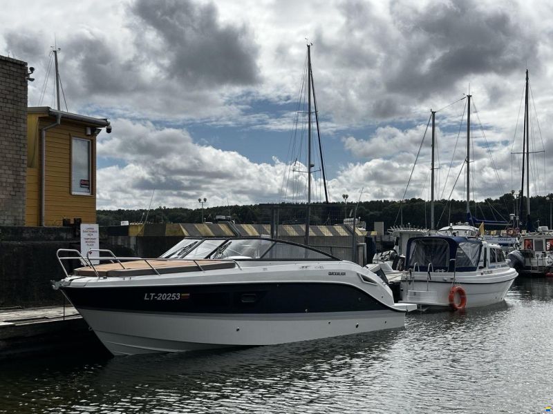 Quicksilver Activ 805 Cruiser with V10 350 Mercury