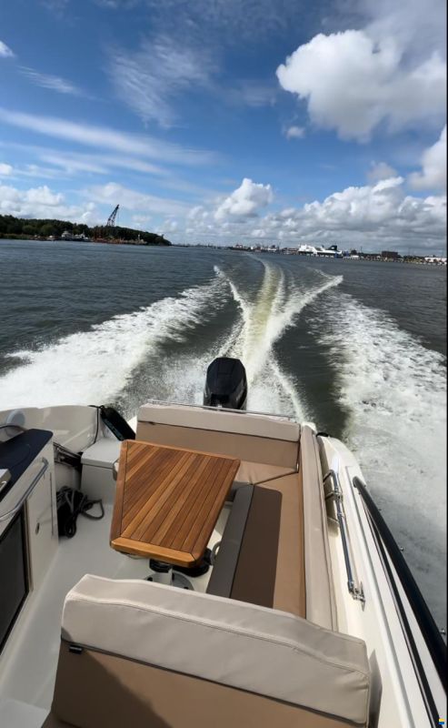 Quicksilver Activ 805 Cruiser with V10 350 Mercury