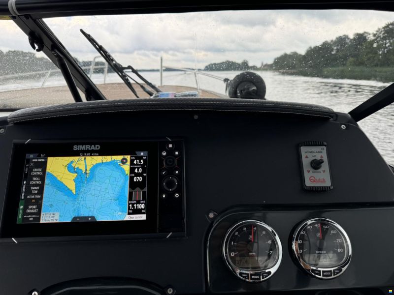Quicksilver Activ 805 Cruiser with V10 350 Mercury