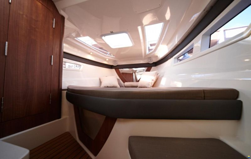 Quicksilver Activ 805 Cruiser with V10 350 Mercury
