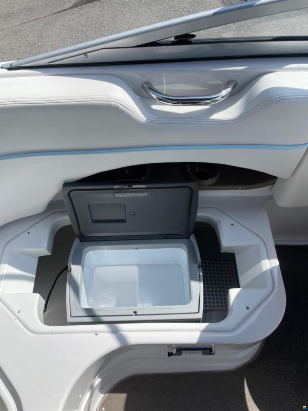 Four Winns Horizon 210