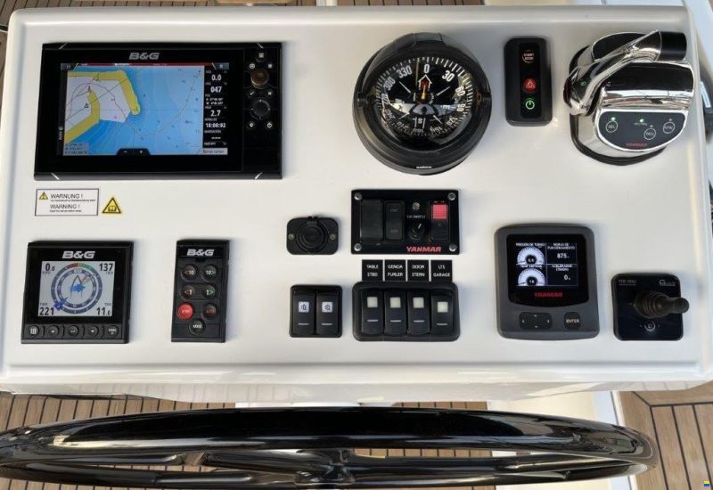 Hanse 548