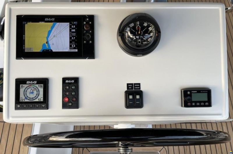 Hanse 548
