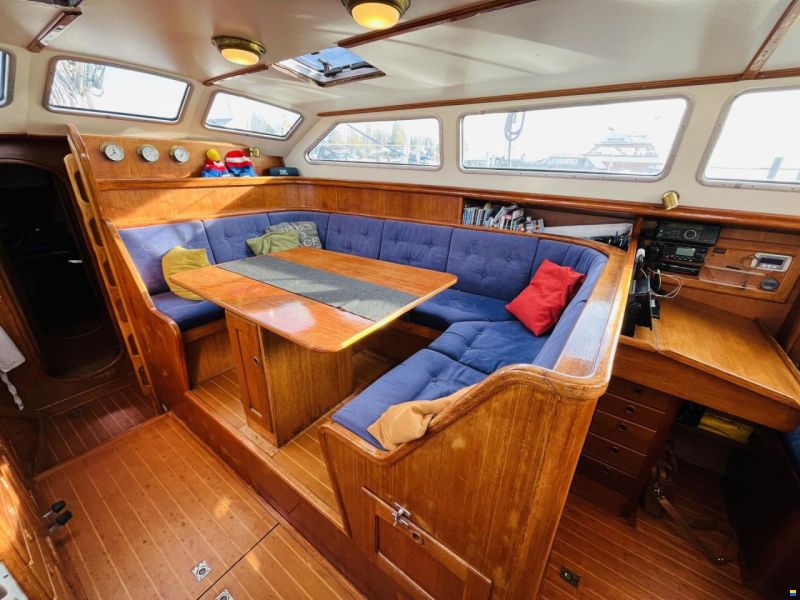 Helmsman 49DS