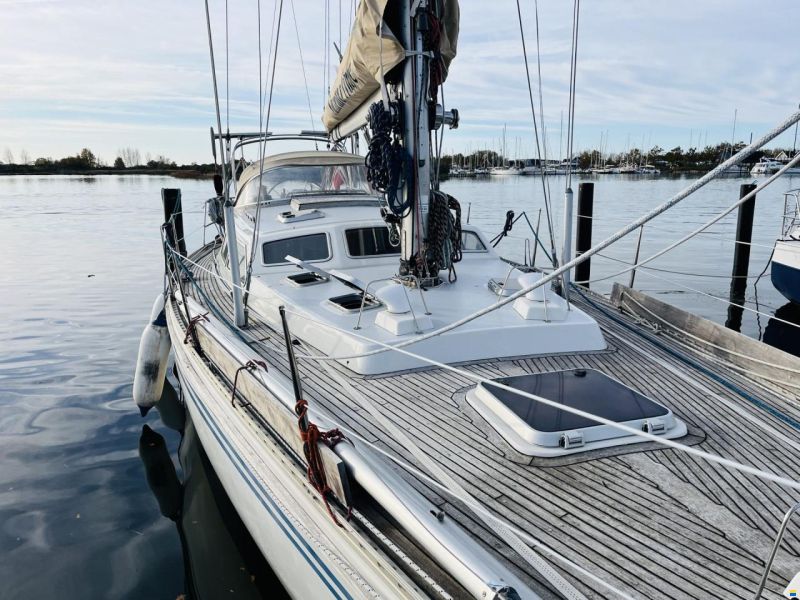 Helmsman 49DS