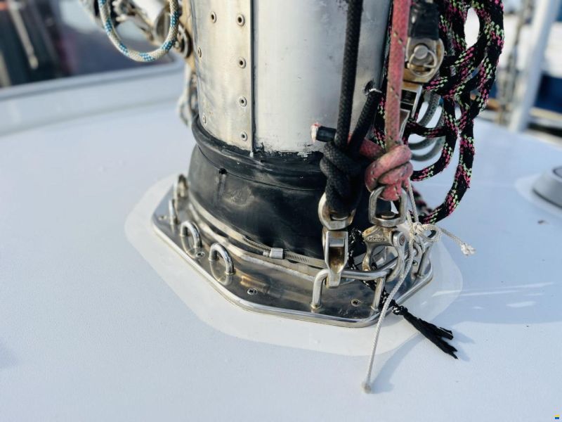 Helmsman 49DS