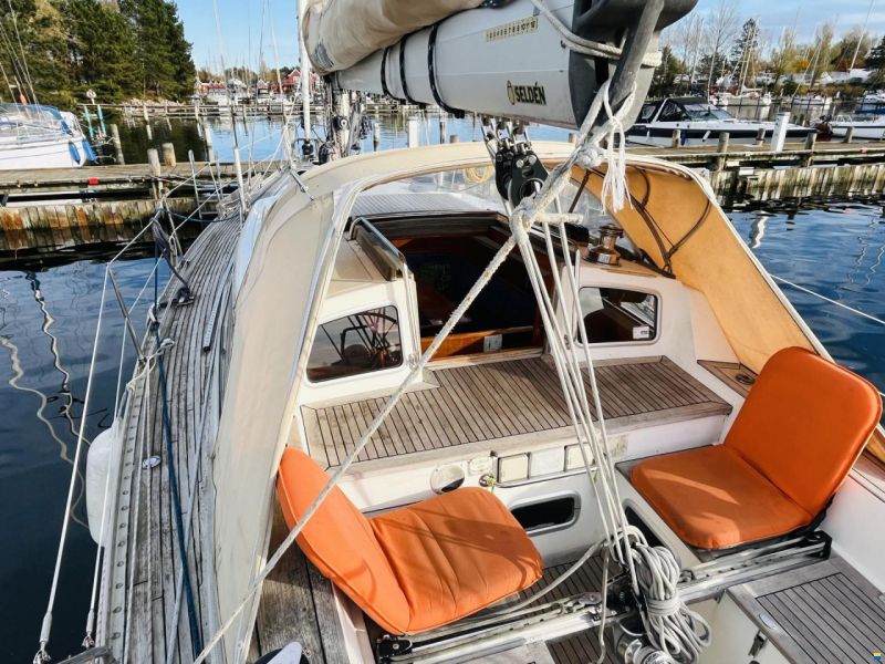 Helmsman 49DS
