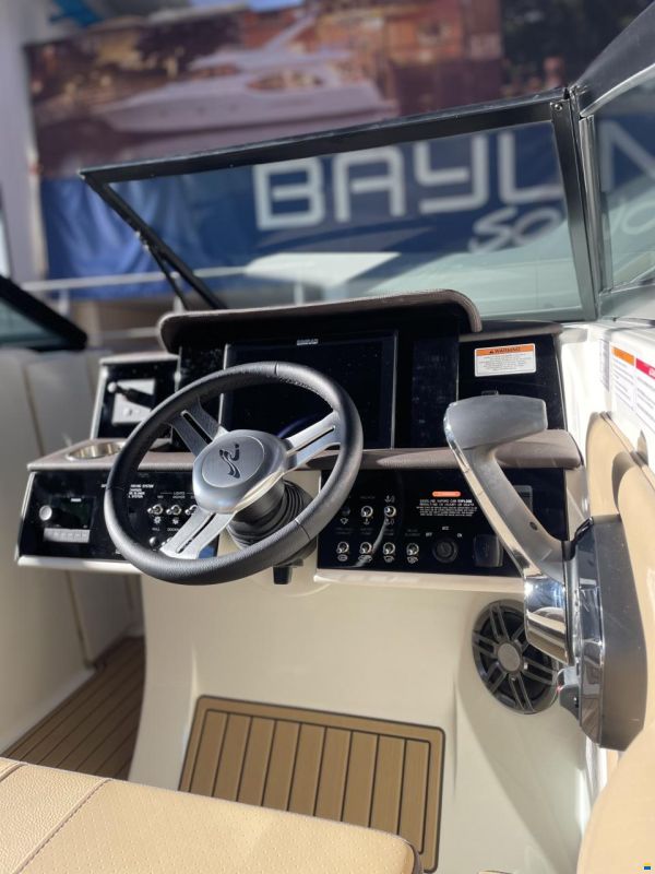 Sea Ray SDX 270