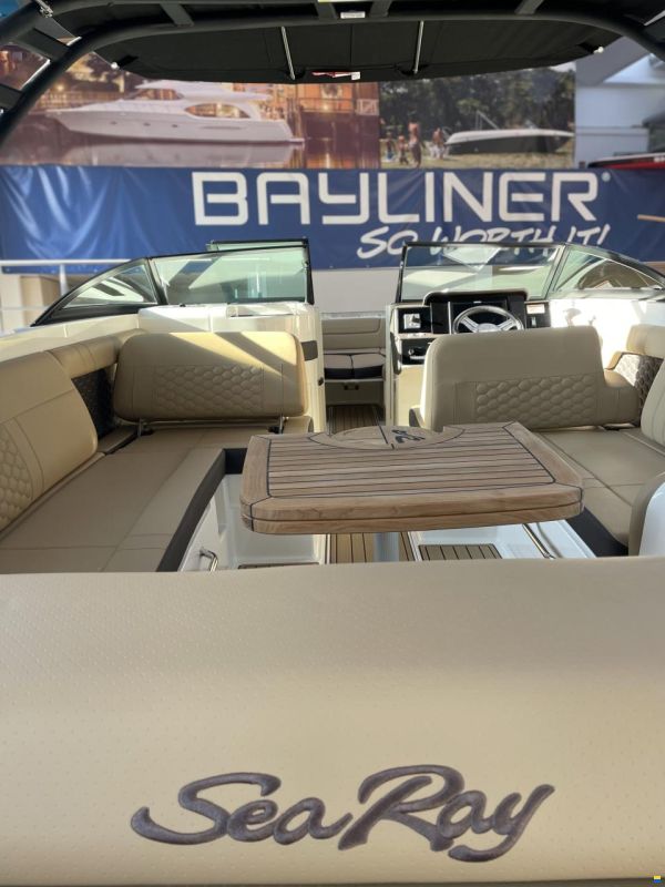 Sea Ray SDX 270