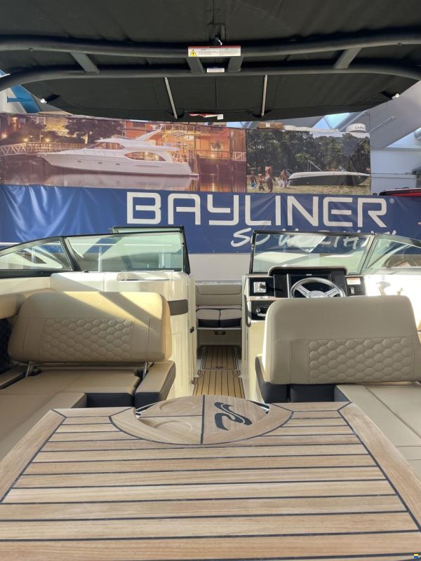 Sea Ray SDX 270