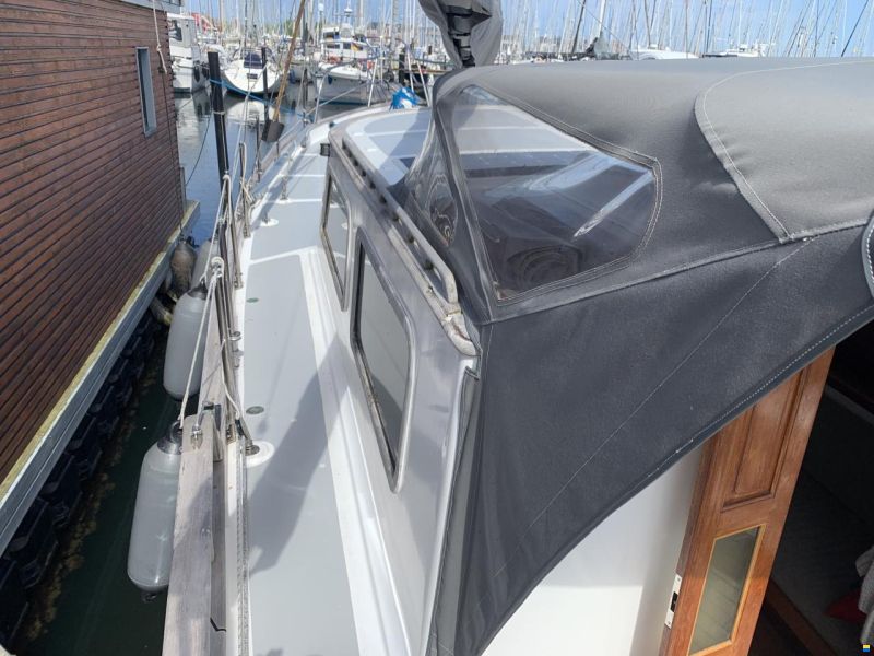 Island Trader 40