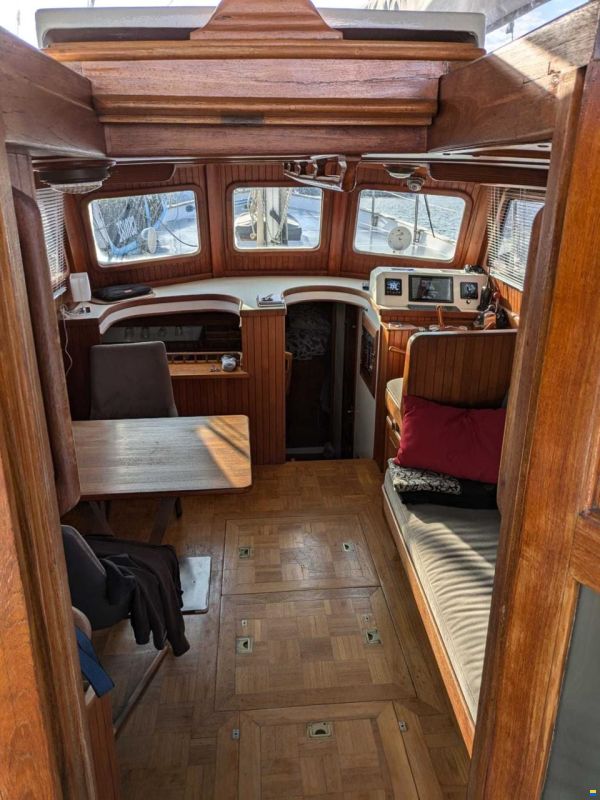 Island Trader 40