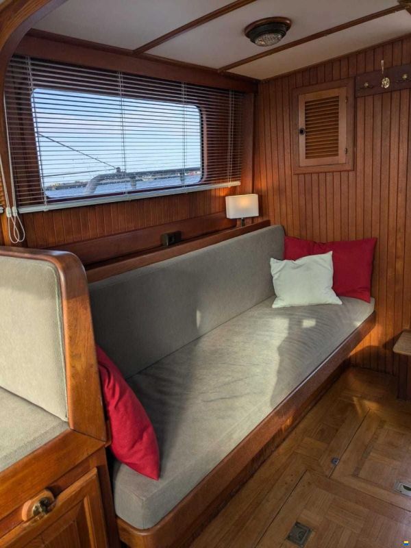 Island Trader 40