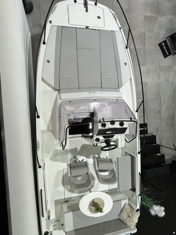 Beneteau Flyer 7 SUNdeck Pilot Edition