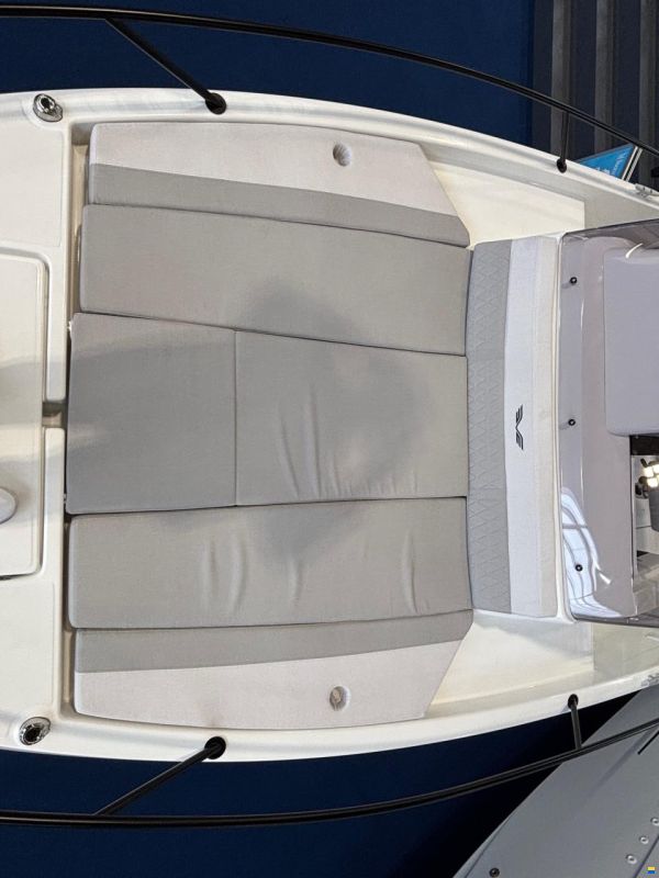 Beneteau Flyer 7 SUNdeck Pilot Edition