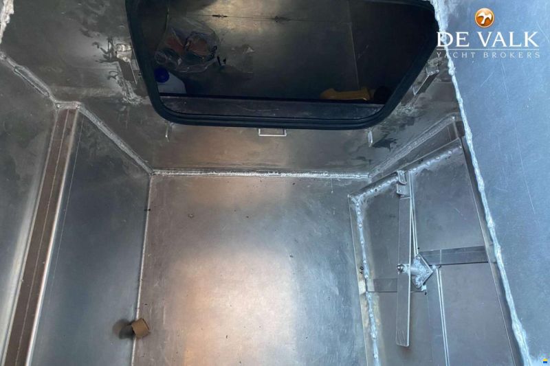 Custom Built Houseboat luxe motor