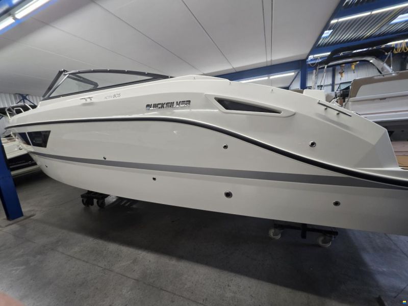 Quicksilver Activ 805 cruiser