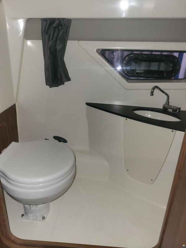 Quicksilver Activ 805 cruiser
