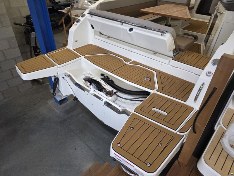 Quicksilver Activ 805 cruiser