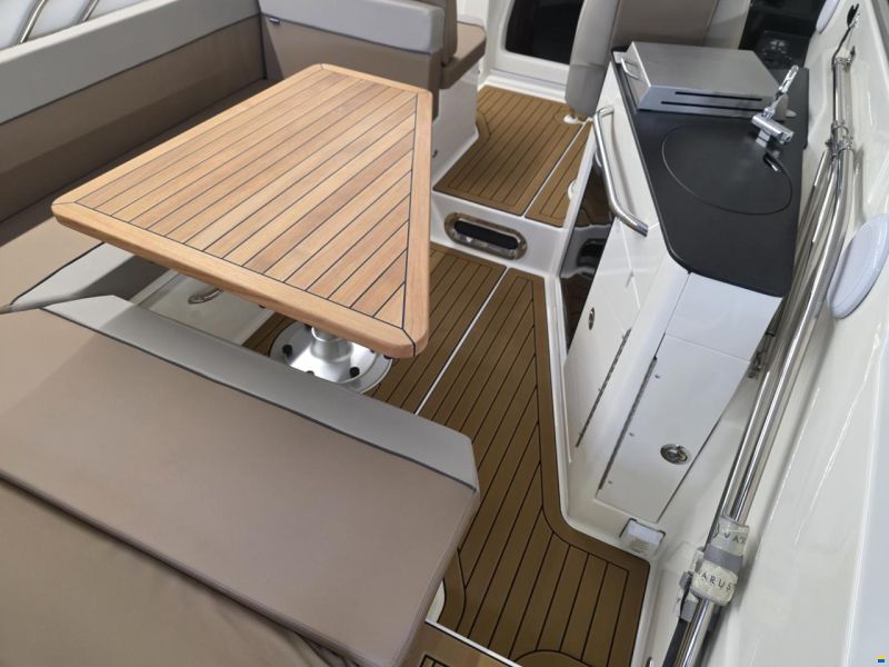 Quicksilver Activ 805 cruiser