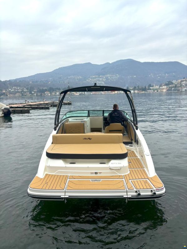 Sea Ray 210 SPX