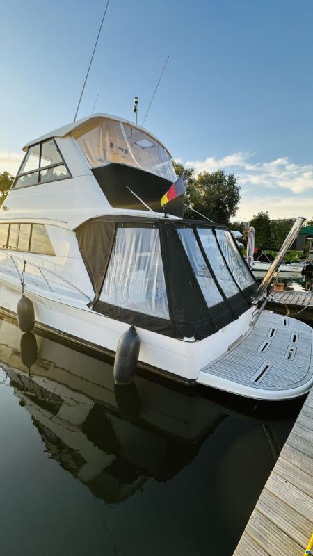 Riviera 48 Fly