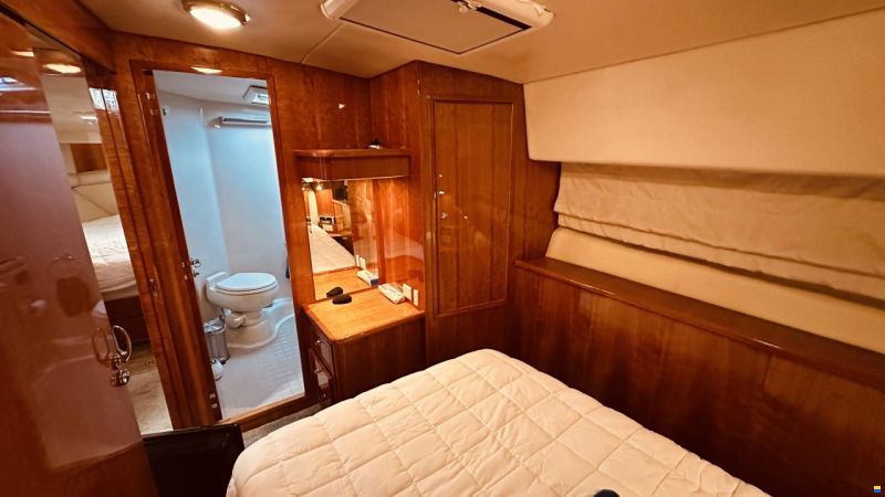 Riviera 48 Fly