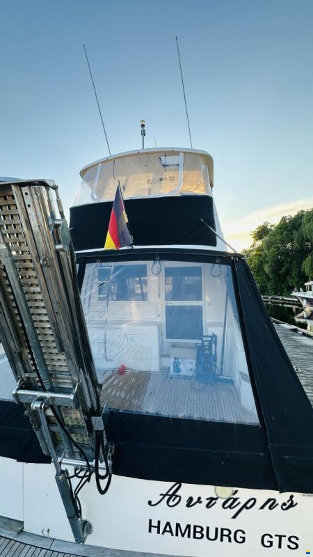 Riviera 48 Fly