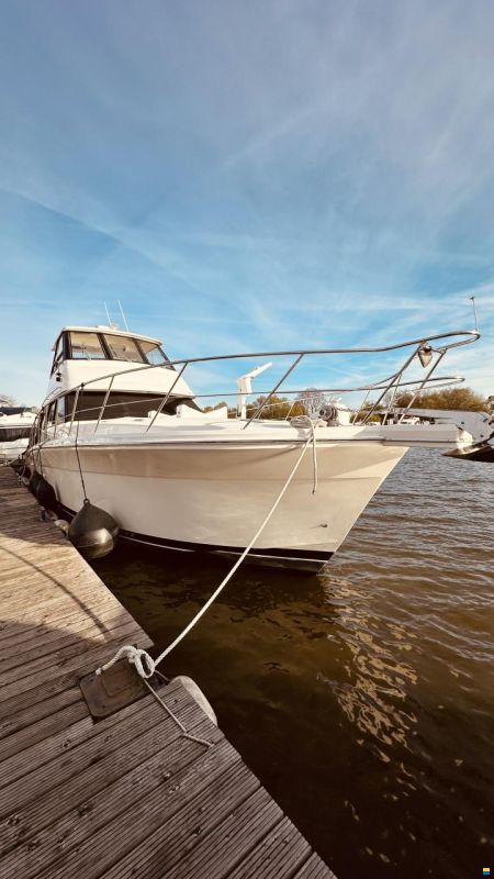 Riviera 48 Fly