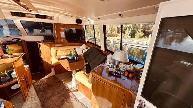 Riviera 48 Fly