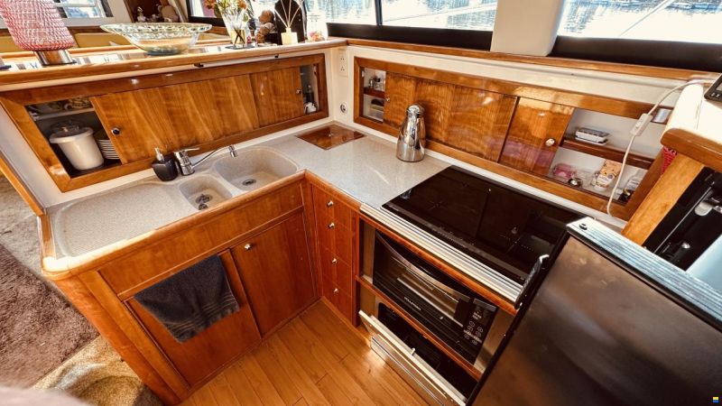Riviera 48 Fly