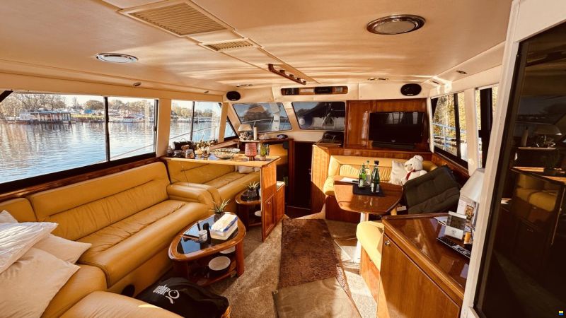Riviera 48 Fly