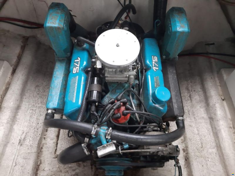 OMC V8