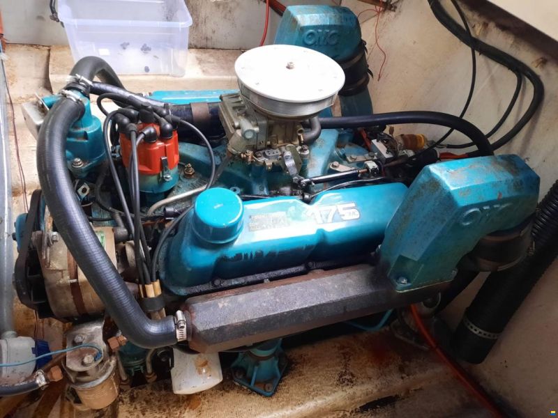 OMC V8